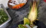 Taty Albano, que deixou saudade no Top Chef Brasil, ensinou essa receita tropical para impressionar os convidados! O prato de abacaxi com camarão à moda Thai é de dar água na boca. Confira como fazer!