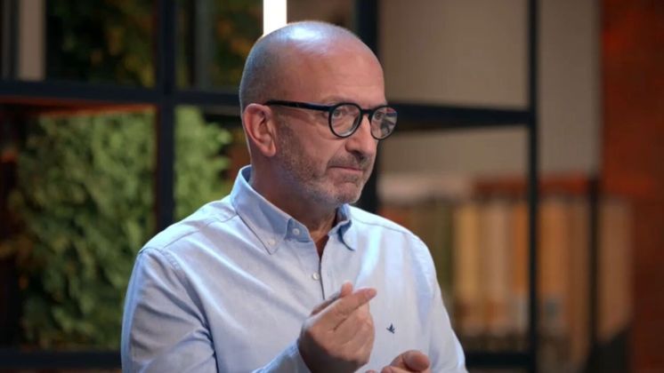 Salvatore Loi foi o primeiro convidado do programa. O italiano é expert em massas e teve a responsabilidade de provar todos os pratos do Desafio de Eliminação. Algumas receitas deixaram a desejar, como o nhoque azul do Arturo Baéz, mas outras fizeram os olhos do chef brilhar, como foi o caso do capeletti rosa de boursin com mel e molho romesco de Jamile Massahud: 