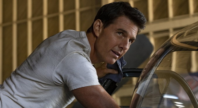 Tom Cruise agora tem um filme bilionário no currículo
