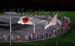 A cerimônia foi iniciada com o hasteamento da bandeira do Japão e da bandeira Olímpica, seguida do hino nacional e a saudação ao imperador japonês