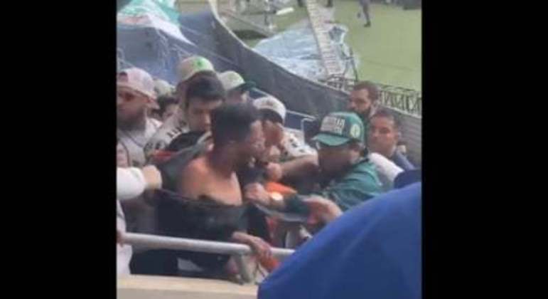 Torcedor agredido em Palmeiras x Flamengo