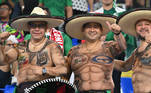Torcedores mexicanos mostram a 'barriga de tanquinho' no empate de 0 a 0 com a Polônia na Copa do Mundo