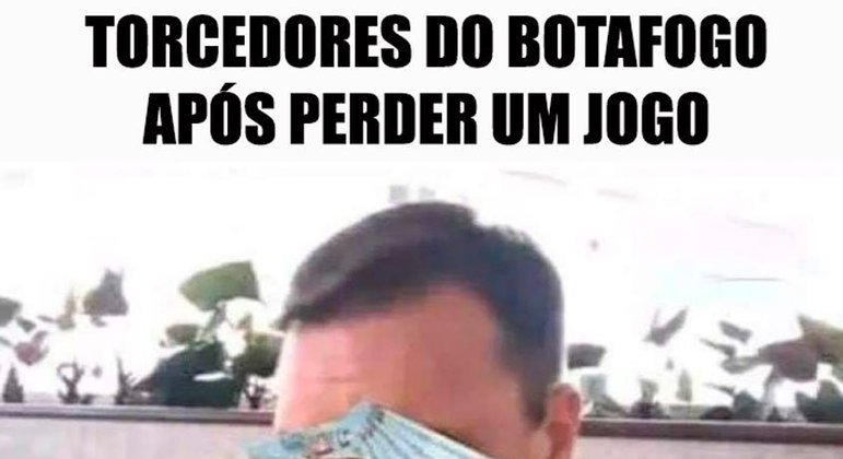 Torcedores fazem memes com assinatura de pré-contrato entre Botafogo e investidor John Textor.