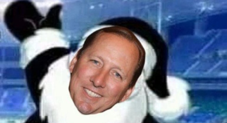 Torcedores fazem memes com assinatura de pré-contrato entre Botafogo e investidor John Textor.
