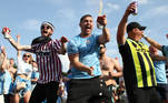 Torcedores do Manchester City fazem festa nos arredores do estádio Olímpico Ataturk, em Istambul, antes da final da Champions contra a Inter de Milão