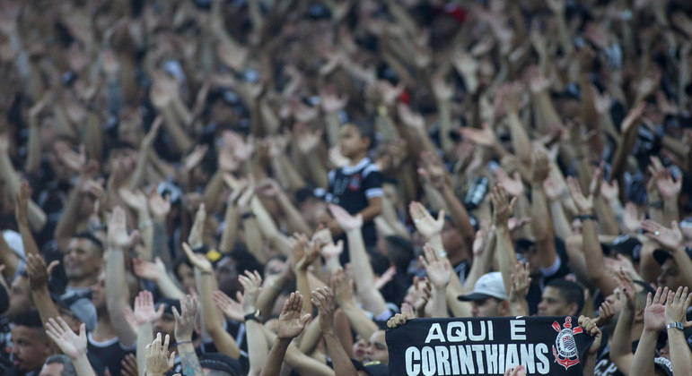 Patrocinadora do Corinthians levará torcedores da terceira idade pela primeira vez ao estádio 