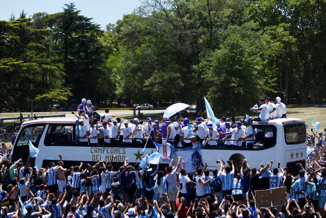 Argentina em festa! Torcedores tomam as ruas de Buenos Aires para