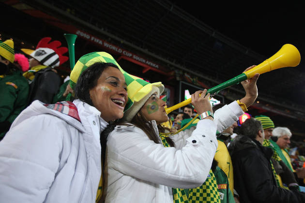 Antes de jogo do Brasil, torcida entra no clima com pintura no rosto - Copa  2018 - Extra Online