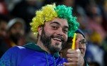 Nas arquibancadas, a torcida brasileira empurra o time