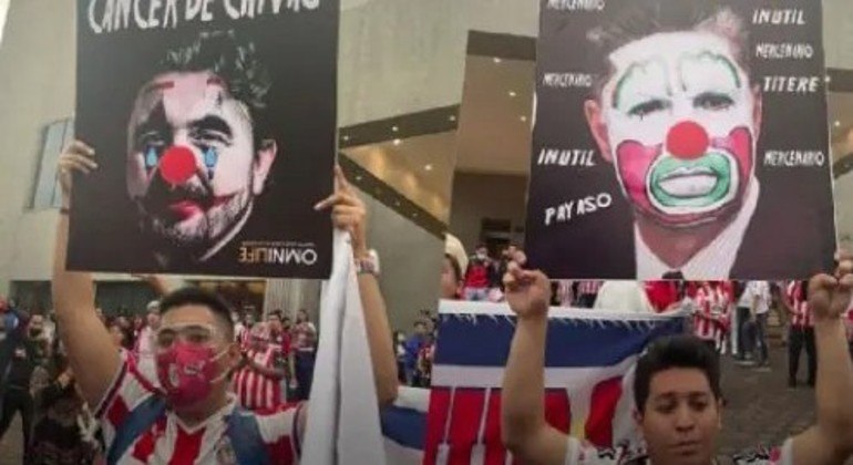 Torcedores do Chivas, do México, depredam e invadem hotel onde o time estava hospedado

