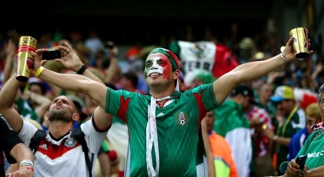 Torcedores no jogo entre Croácia e México, na Arena Pernambuco na Copa de 2014