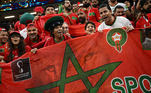 A torcida do Marrocos, sempre animada, trouxe bandeiras do país