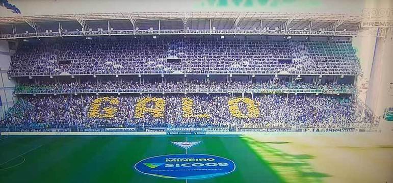 Torcida do Atlético-MG fez uma bonita festa no estádio Independência e preparou um mosaico antes da partida contra o Athletic. Porém, a frase 