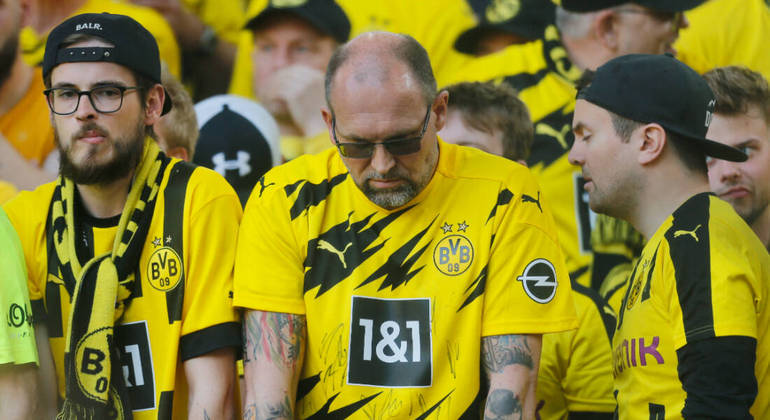Além do resultado (o Borussia já perdia por 2 a 0 no primeiro tempo), o desempenho do time provocava tristeza e decepção na torcida no Signal Iduna Park