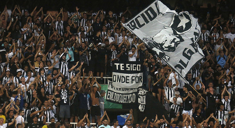 Torcida do Botafogo promete lotar as arquibancadas do Nilton Santos na estreia