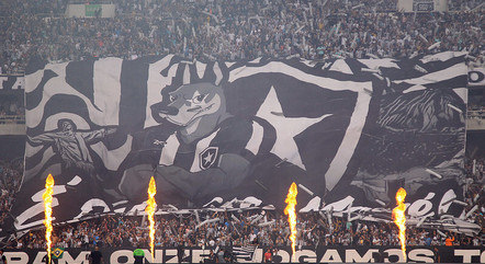 Torcida do Botafogo no Nilton Santos