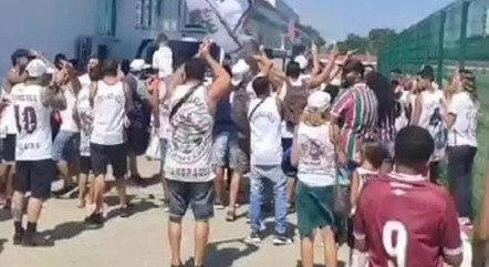 Torcida do Fluminense invadiu o CT