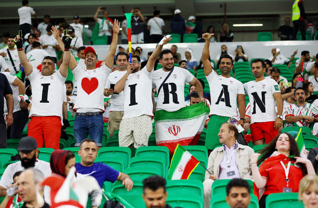 Irã x EUA tem clima amistoso antes do jogo, protestos e