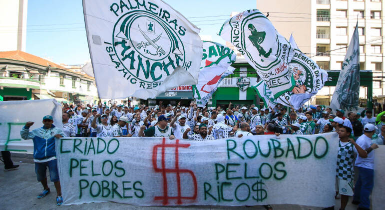 Cobrança muito forte da Mancha Verde, antes do jogo. Abel, inteligente, defendeu Leila e valorizou seu time