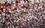 Torcida do São Paulo enche o Morumbi para acompanhar a partida contra o Fluminense pelo Brasileirão