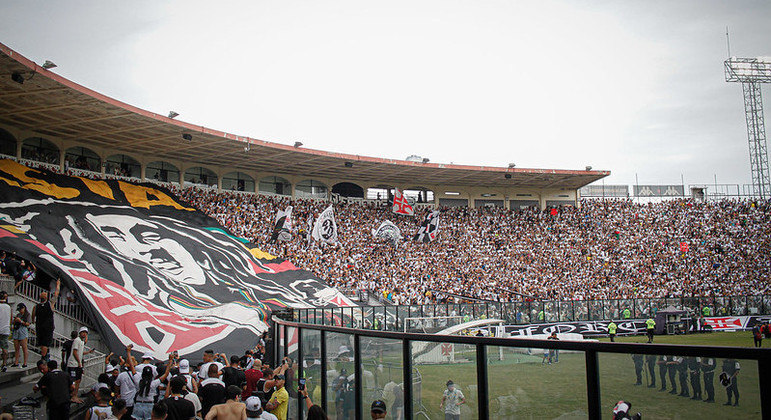 Botafogo x Vasco tem 30 mil ingressos vendidos; torcedores formam