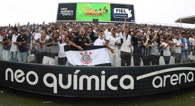 Torcida marcou presença na Neo Química Arena para dar força ao Corinthians antes de final