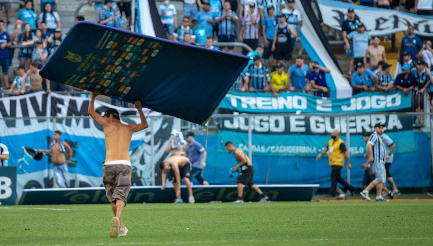 Atlético vence, dispara na liderança e afunda Grêmio na crise; veja os gols