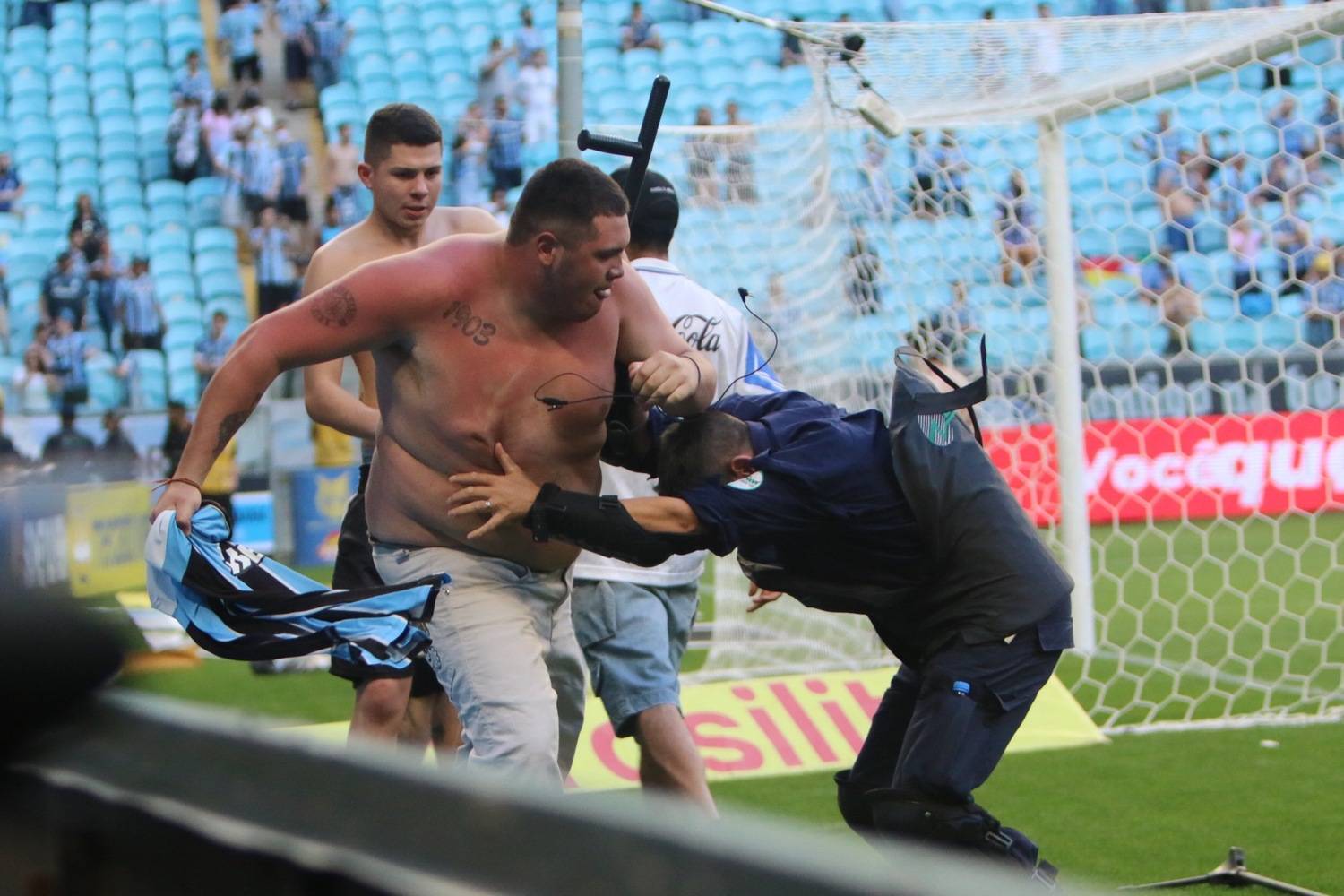 Atlético vence, dispara na liderança e afunda Grêmio na crise; veja os gols