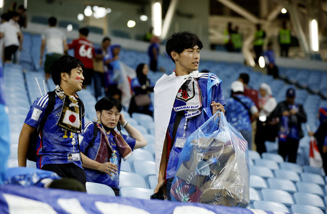 O show das torcidasAs torcidas de todas as seleções apoiaram as equipes com cantos, cartazes e fantasias. Além da parte 'artística', a torcida japonesa recolheu o lixo das arquibancadas ao fim dos jogos do Japão