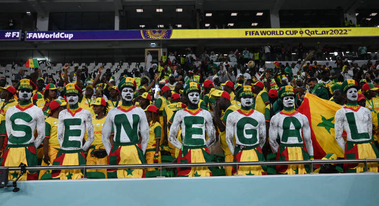 Torcida do Senegal vai unida ao estádio mostrar o apoio ao time na Copa do Mundo