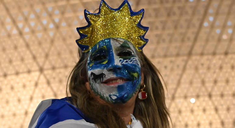 Torcedora do Uruguai vira a própria representação da bandeira do país 