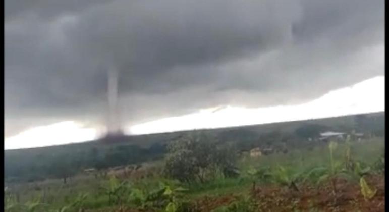Tornado registrado por moradores de Planaltina no Distrito Federal