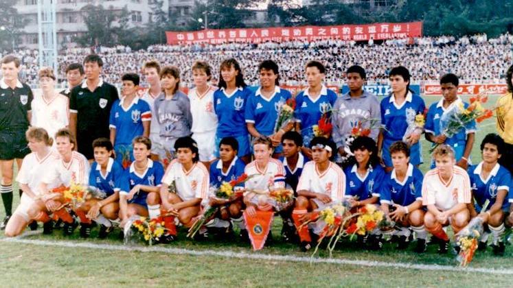 Torneio experimental - O primeiro aconteceu em junho de 1988, na China, e foi organizado pela Fifa, cujo nome foi 