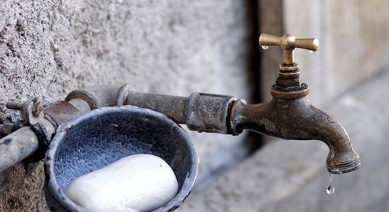 Brasil ainda tem escolas sem acesso a água potável e esgoto