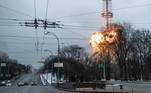 Rússia derruba torre de transmissão em KIev