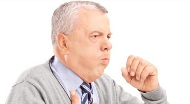 A tosse na covid-19, normalmente, é seca, mas pode ser acompanhada de catarro