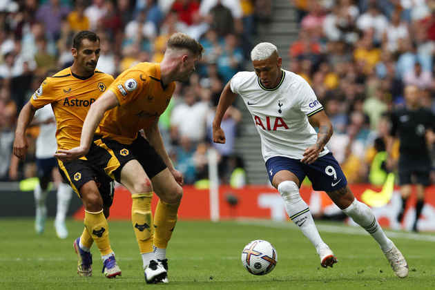 TOTTENHAM — Richarlison (foto; 3 gols), Kane (2 gols) e Perisic (1 gol)