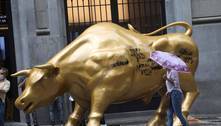 Touro de Ouro da Bolsa de Valores em SP volta a ser pichado
