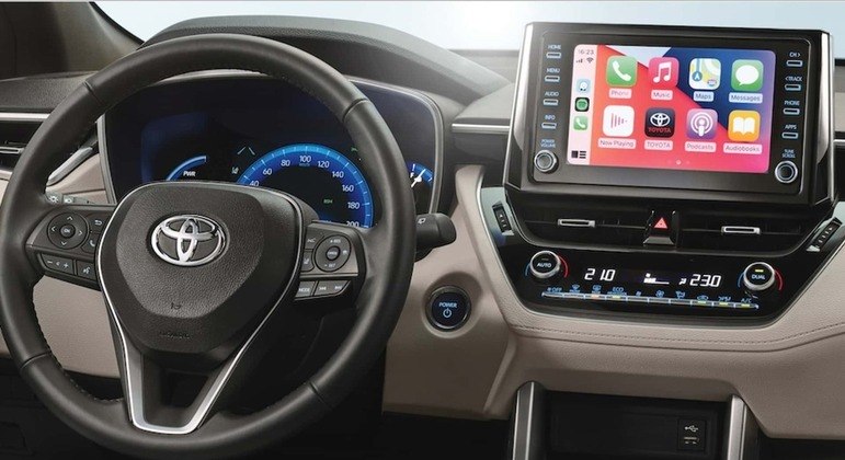 Painel digital é de 7 polegadas e central multimídia é de 9" com conexão para Android Auto e Apple CarPlay