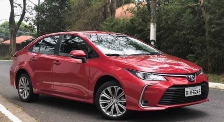 Toyota Corolla sedã na versão GLi passa a ser vendido por R$ 149.290