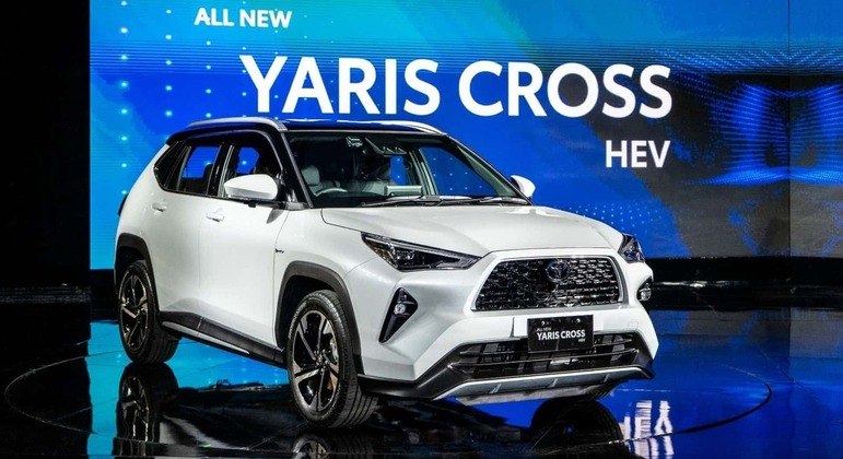 Toyota Yaris Cross tem detalhes parecidos com o RAV4