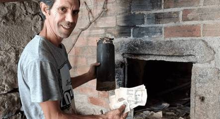 Homem encontrou R$ 294 mil durante reforma