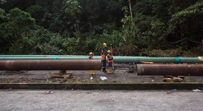Trabalhadores de exploração de petróleo na Amazônia equatoriana