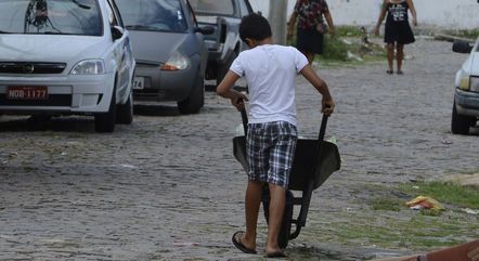 Crianças de até 13 anos são cem dos resgatados