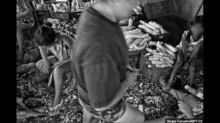 Entre as principais causas que levam á evasão escolar estão pobreza, trabalho infantil e gravidez na adolescência