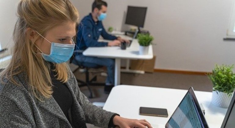 Bons índices da pandemia no Brasil faz trabalho presencial voltar a ser uma realidade