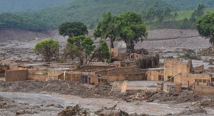 Rompimento da barragem aconteceu em 2015