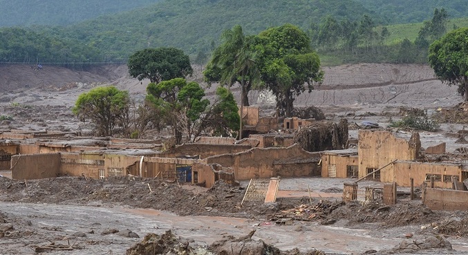 Barragem de Fundão rompeu em novembro de 2015