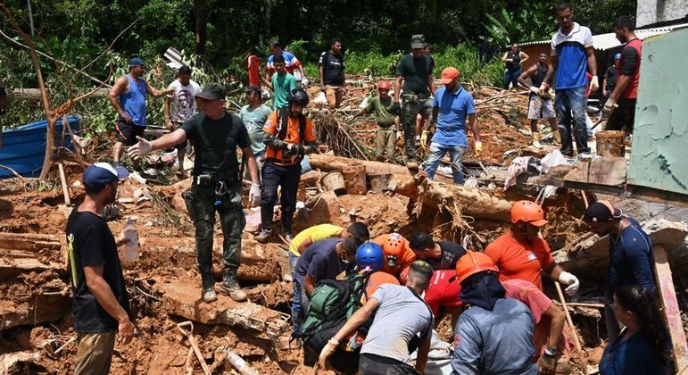 Cidade de São Sebastião, no litoral norte, foi uma das mais atingidas pelas chuvas