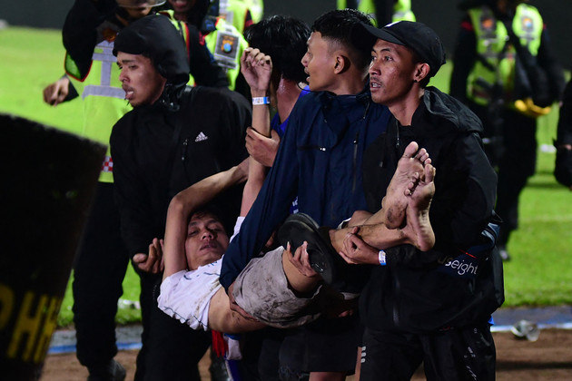 A violência que aconteceu após a partida foi uma das mais brutais já vistas no mundo do futebol